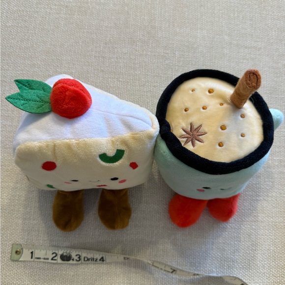 Hallmark Better Together Magnetic Christmas Set Plush Toy Eggnog & Fruitcake - Picture 4 of 6